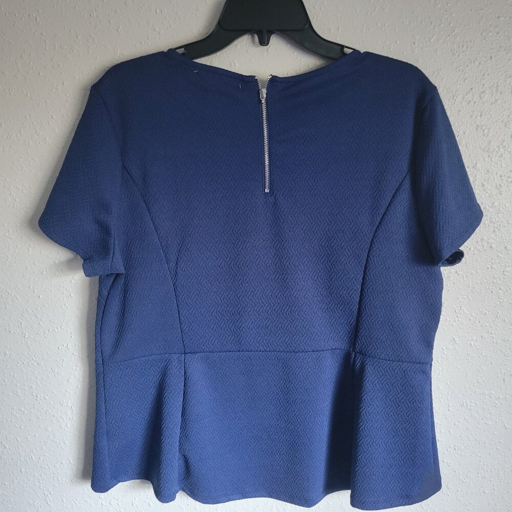 Liz Claiborne Woman's Blouse - Picture 2 of 6